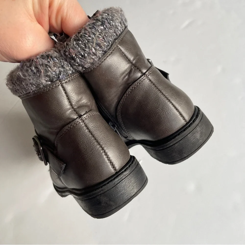 MIA grey ankle